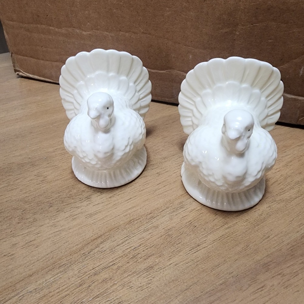 Vintage Hallmark Cream Colored Ceramic Turkey Salt And Pepper Shaker Set